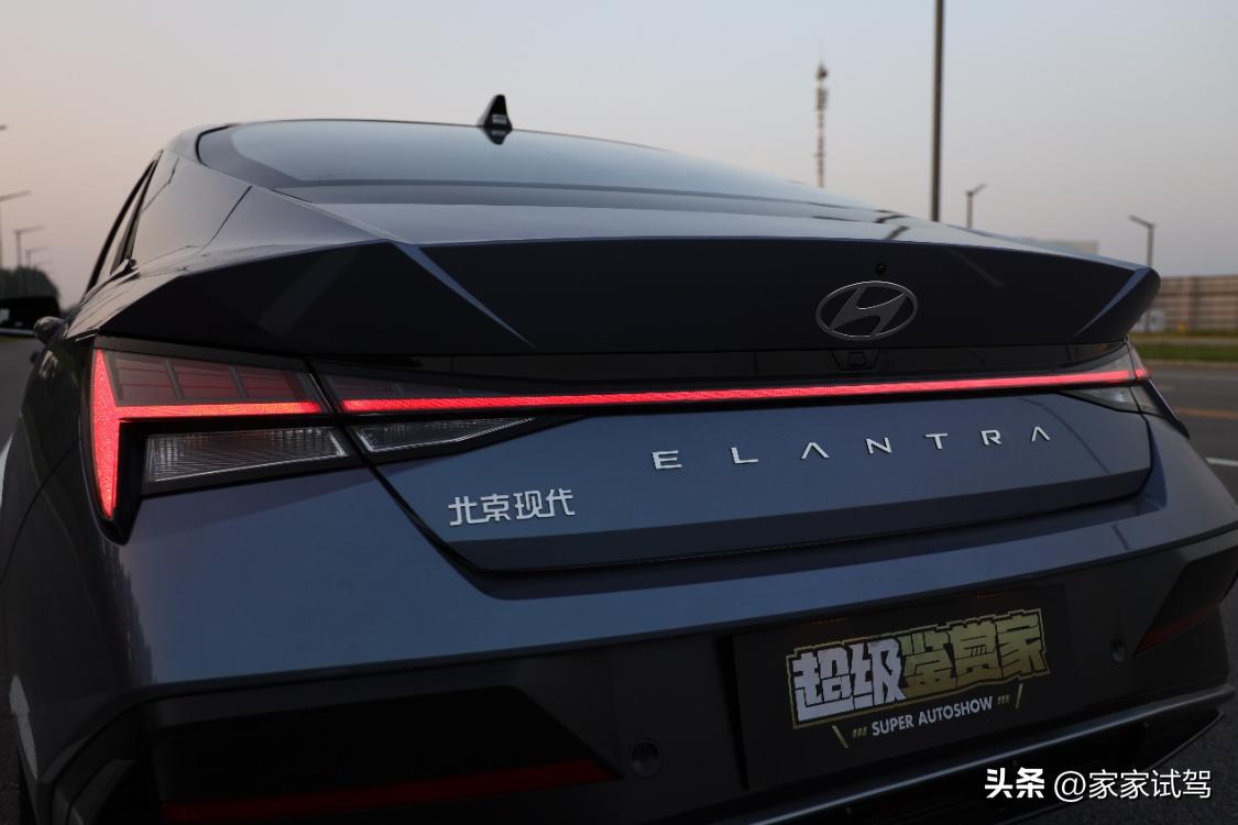 北京现代伊兰特1.5l精英版内饰,新伊兰特内饰改装