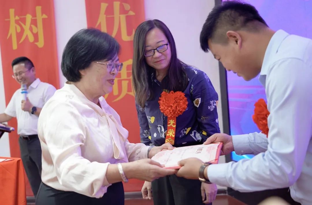 再出发、育新人，长水教育表彰101个先进集体和个人