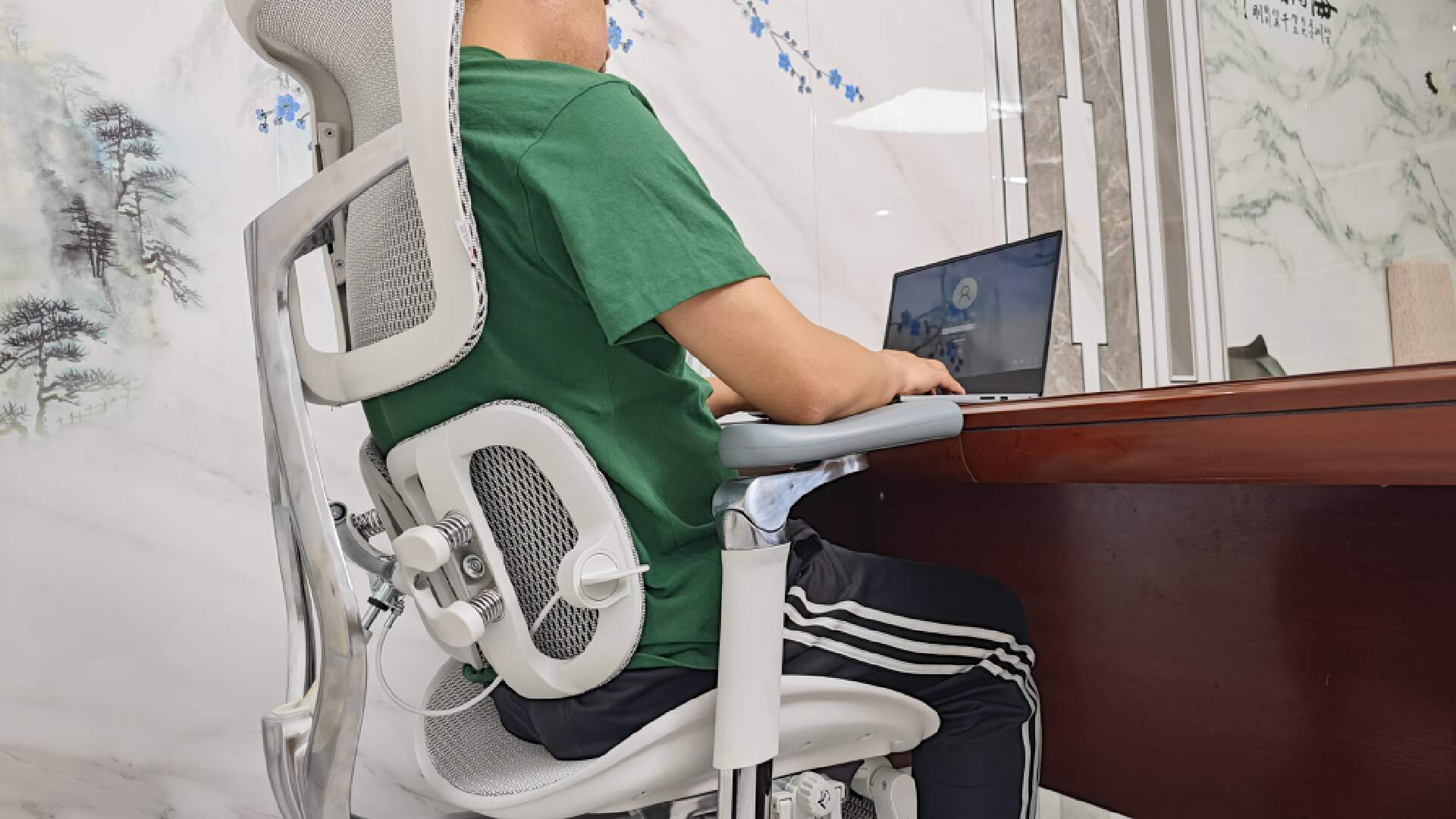 朝九晚五是时候给自己安排一把人体工学椅了！但是你会选购么？