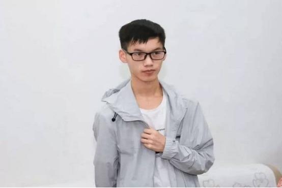 高考第一个交卷称高考太简单,声称考题太简单最后考了多少分