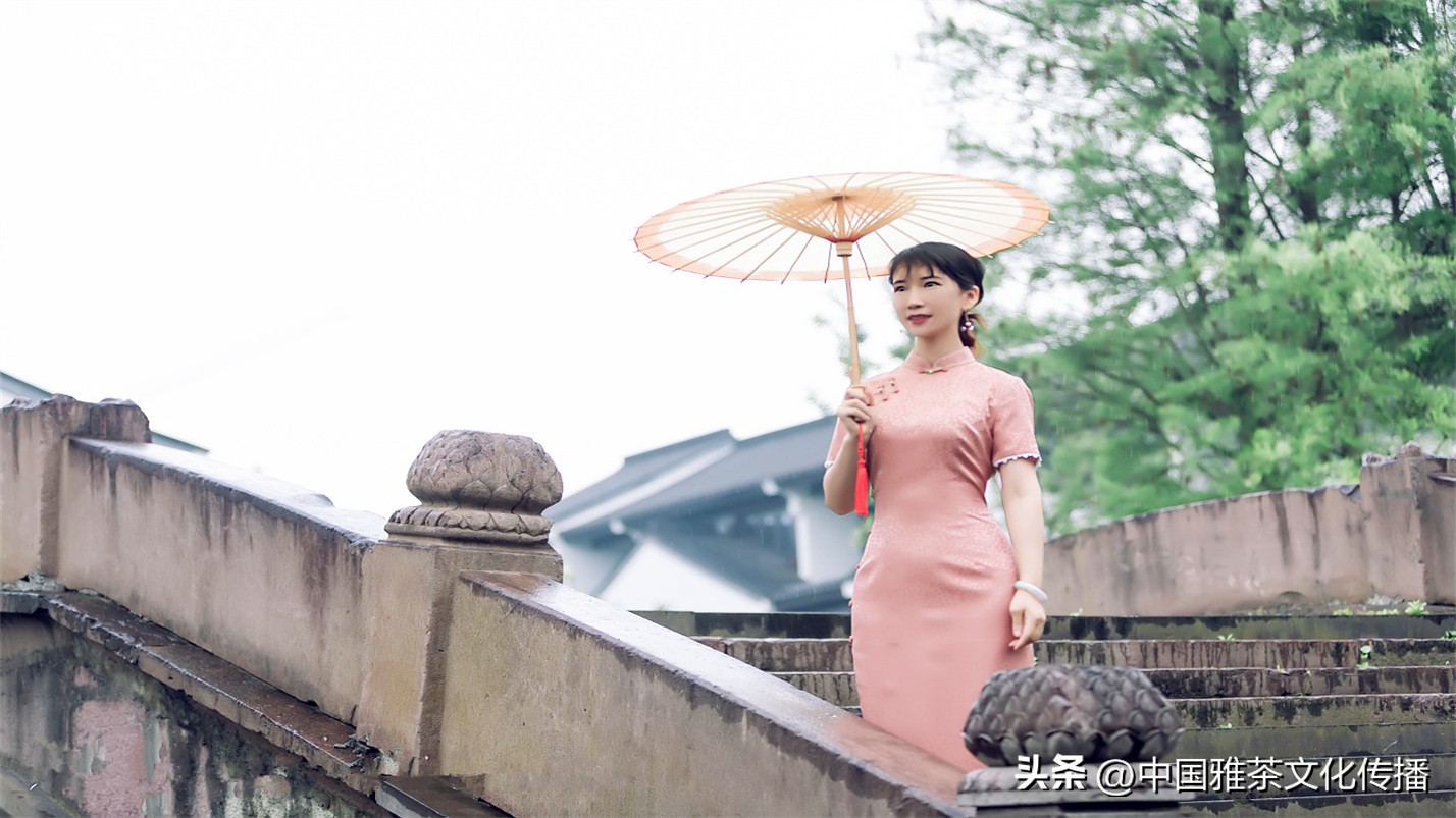 往事越千年人生弹指间意思解释,往事越千年人生弹指间的含义