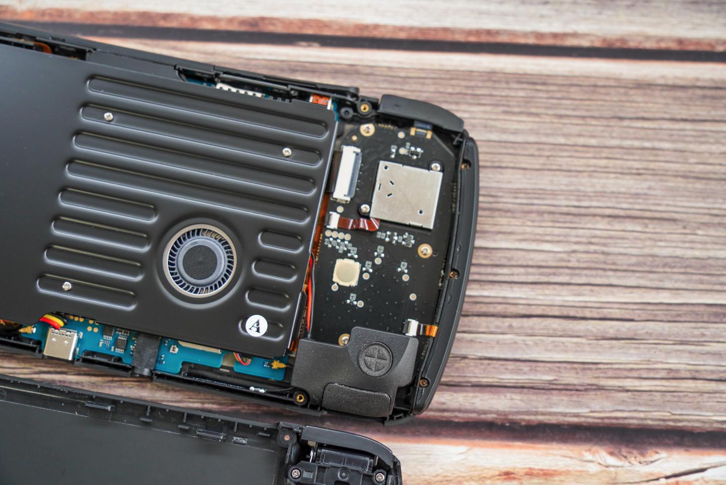 ayaneo安卓掌机评测,aynodin奥丁安卓游戏机测评