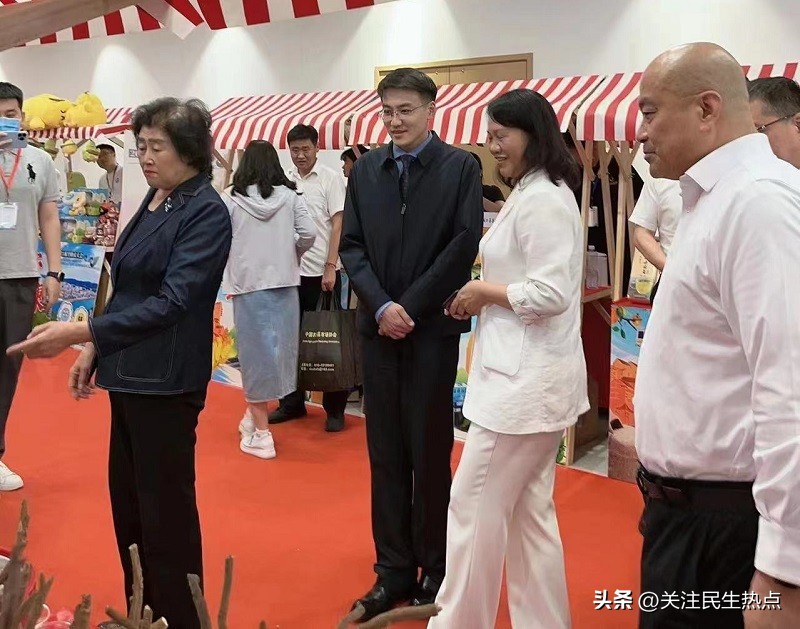 迈尔标普.鸿赢中药材种植基地被授予航空助农乡村振兴联建基地