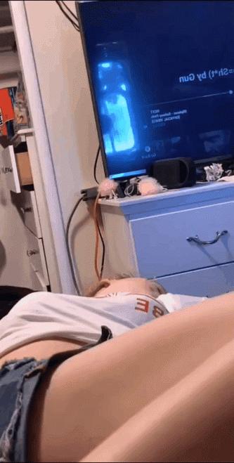 屏幕上出现五条白线什么意思,当屏幕出现五条虚线的时候