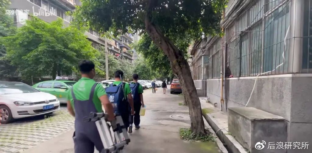 95后男生干保洁:一单上万元,专治囤积癖