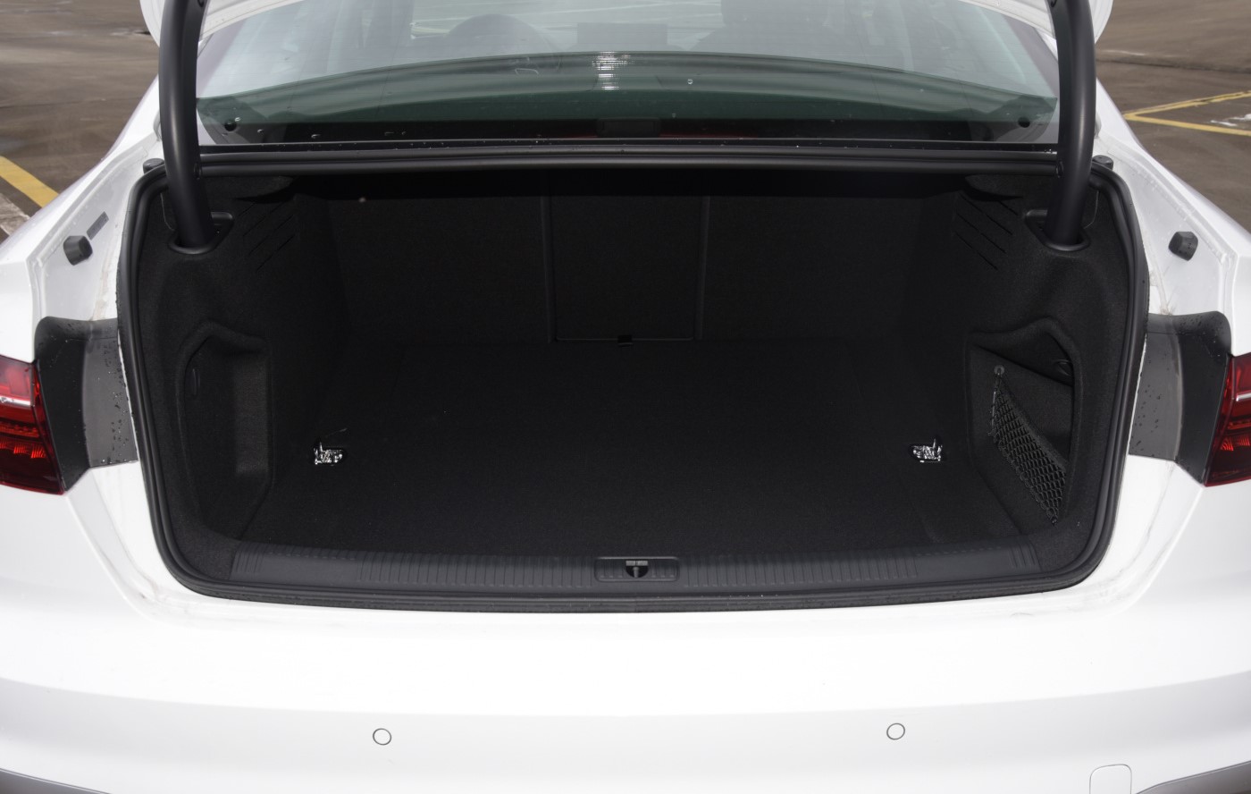 2022款奥迪A4L40TFSI时尚动感型,奥迪a4l40tfsi什么意思