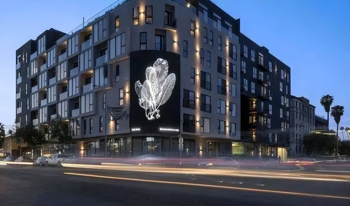 2023户外广告预算怎么投？投沉浸式地标大屏融合商业与艺术！