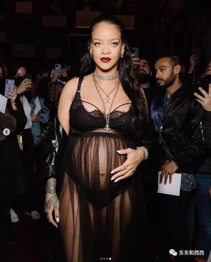 穿比基尼挺巨肚亮相巴黎2度街头,瓜友预言她敢直播生孩子……