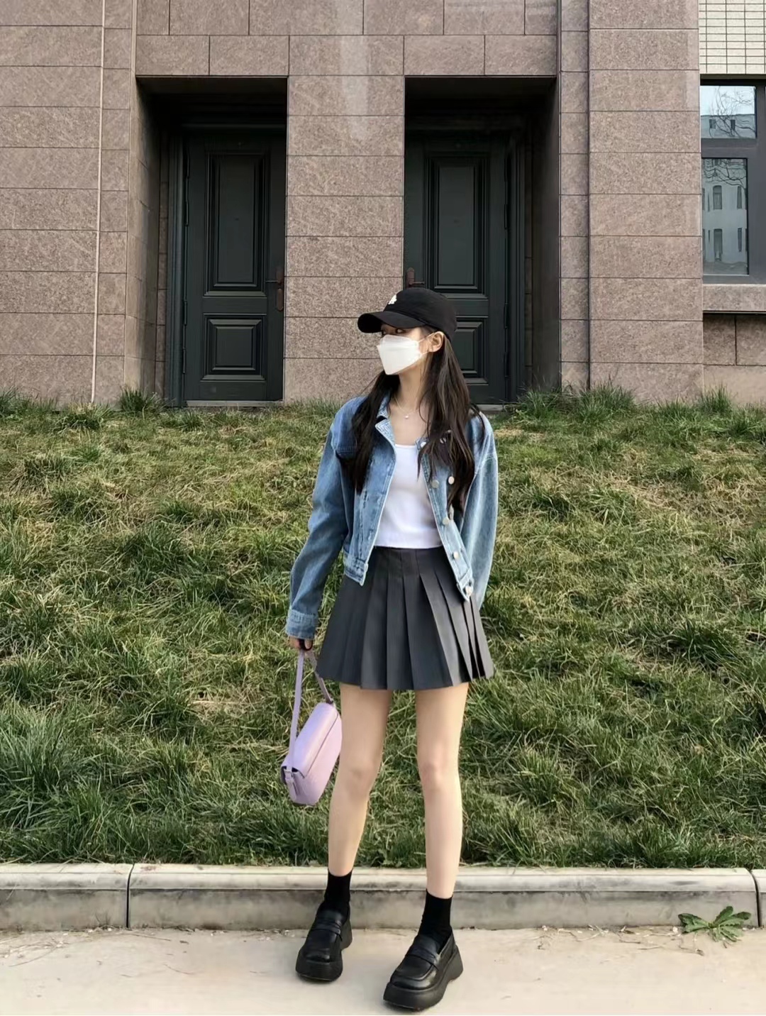 短款百褶短裙的10种搭配方法冬季,灰色短款百褶半身裙怎么搭配上衣