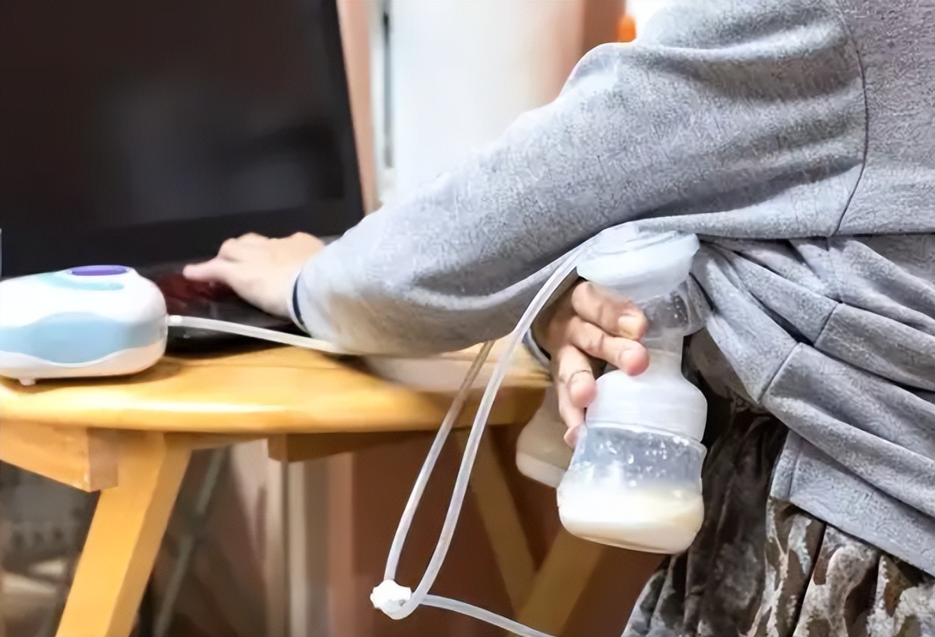 用奶瓶装母乳宝宝还是不吃怎么办,奶瓶喂母乳和亲喂有什么区别