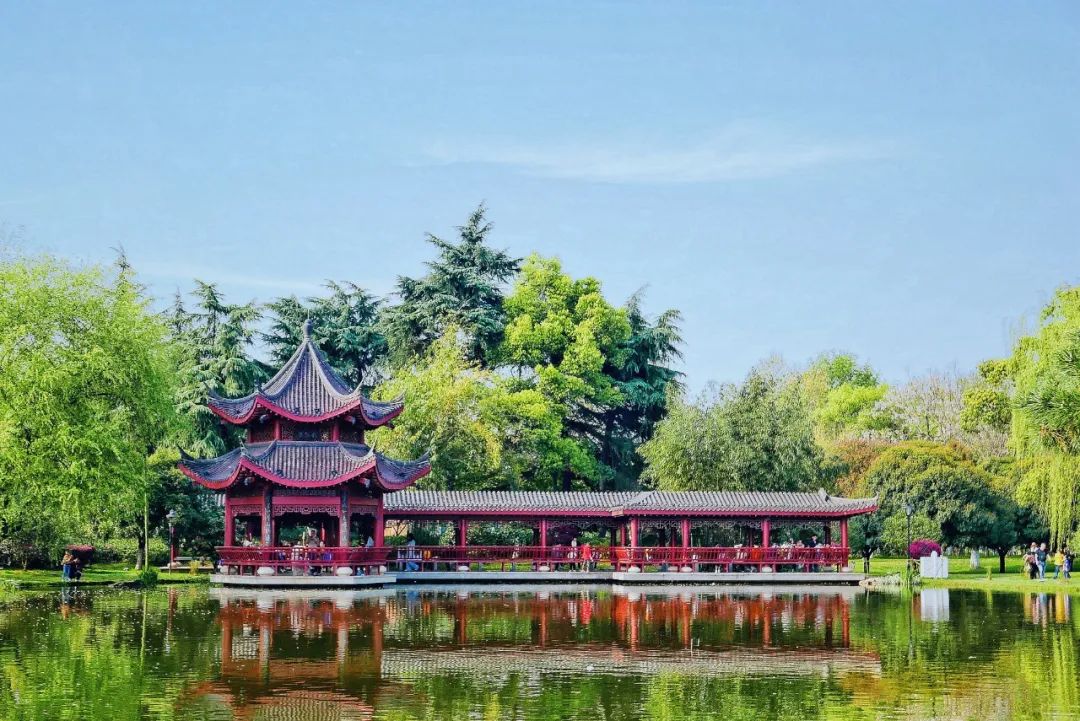 最适合发朋友圈的春天诗句,100句绝美春日诗词温柔又浪漫