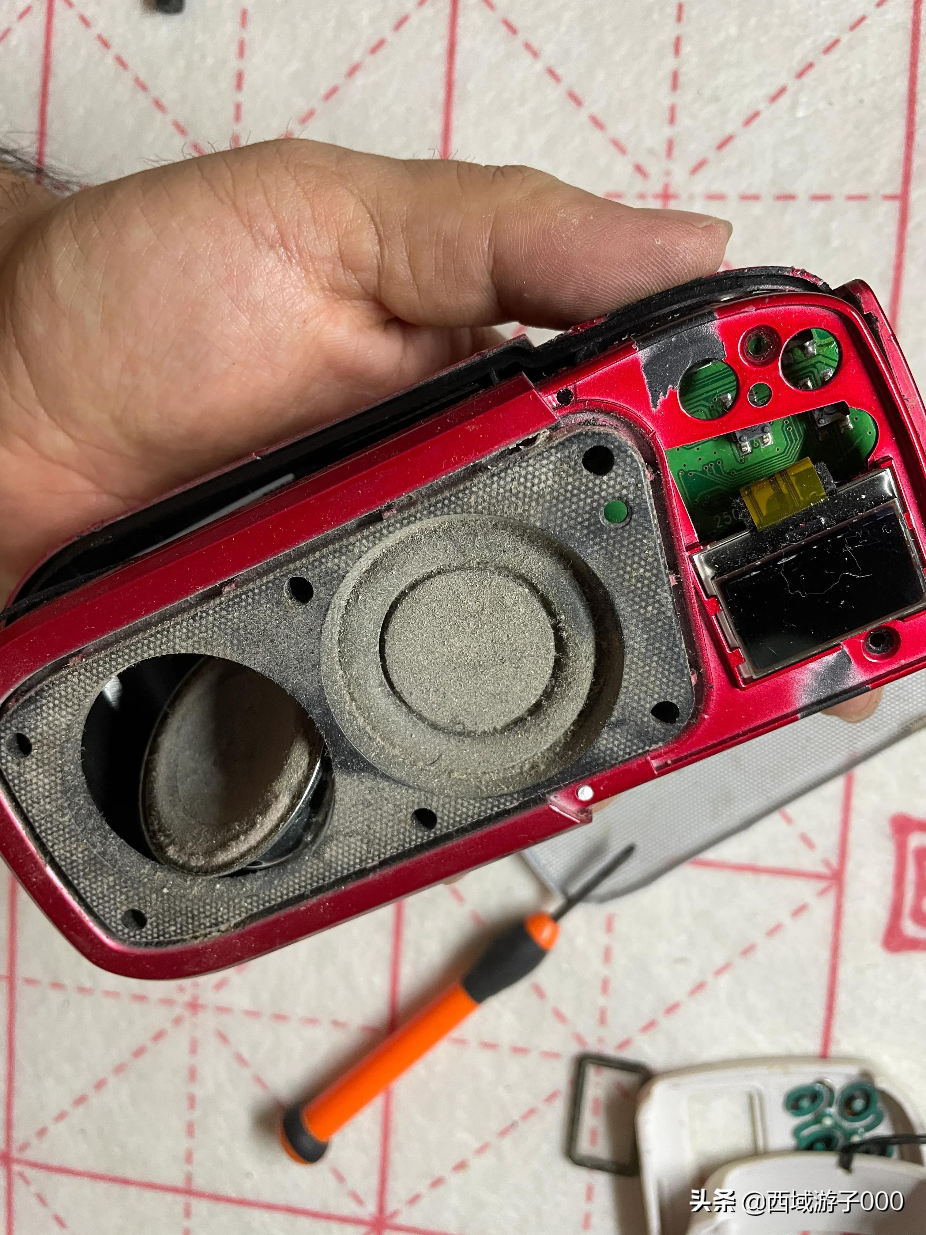 拆解旧收音机教程-里面全是宝贝（不能丢哟）