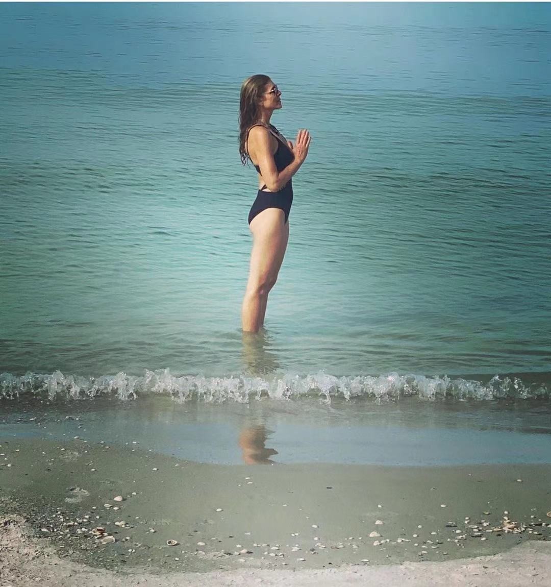 特朗普的虎妻伊凡娜：40岁被丈夫情人逼宫离婚，59岁四婚照样精彩