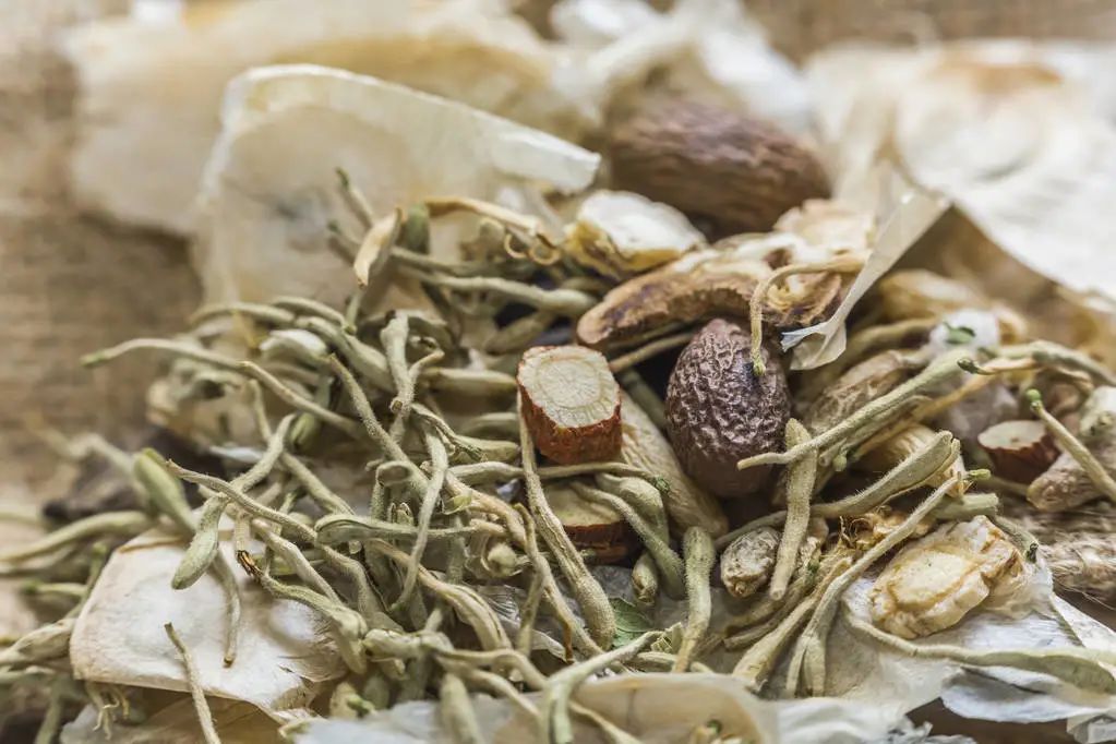 上厕所时肛门总是出现疼痛流血现象？警惕是肛裂？