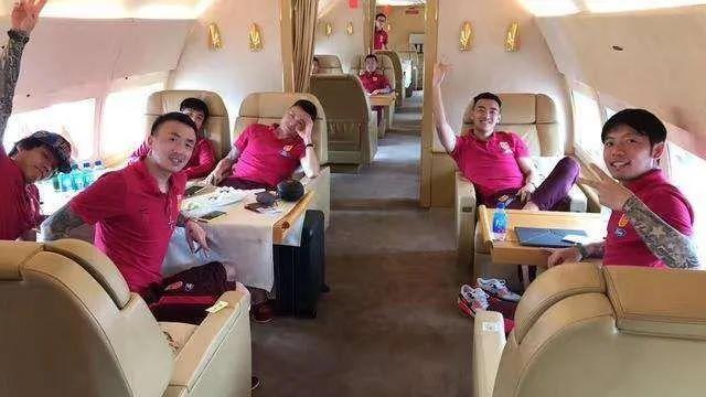 中国足球为啥搞不好,为什么现在中国足球表现这么好