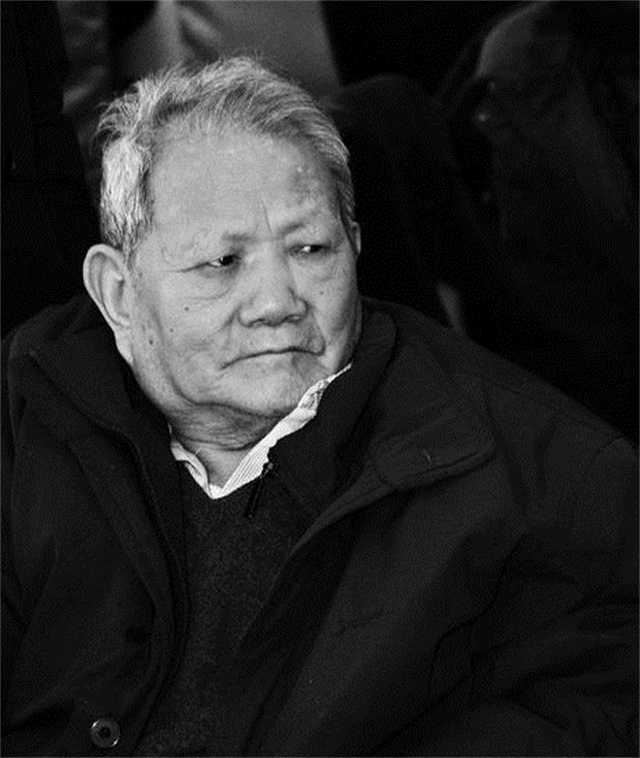 毛主席多次“戴口罩”外出，被认出后毫不避讳，与群众鱼水情深