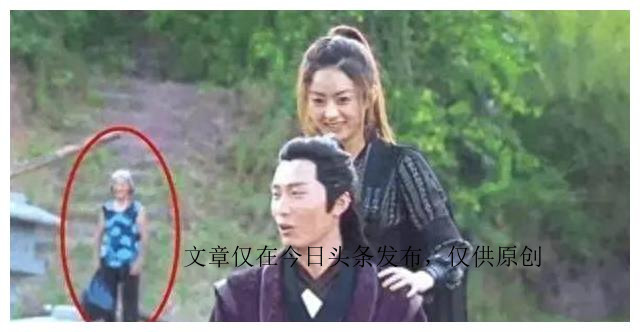 胸罩*点露**、花式泳衣，这些辣眼睛的操作，导演肚子里没一点墨水吗