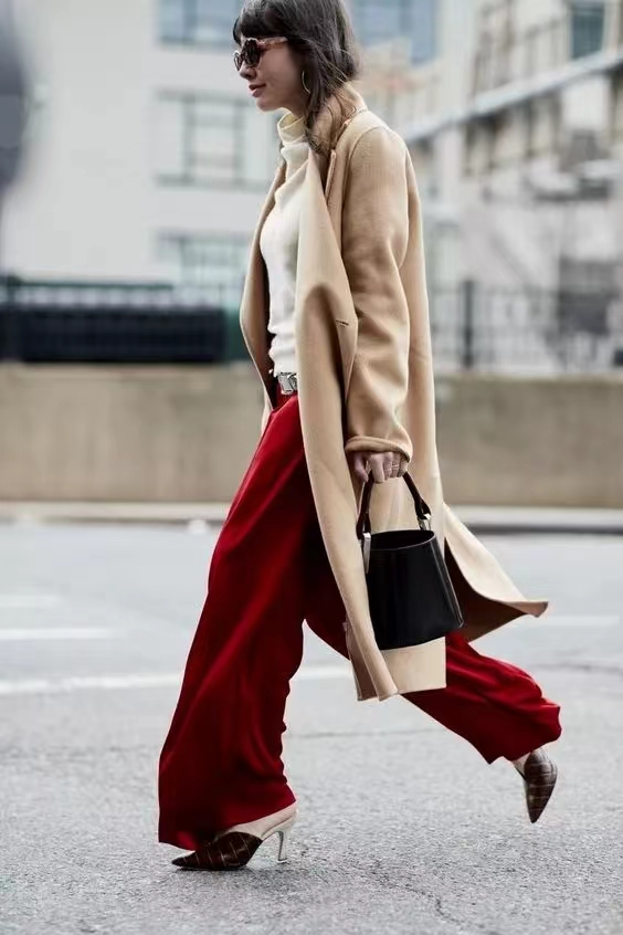 秋冬穿大衣好看吗,黑色大衣的三个最佳配色