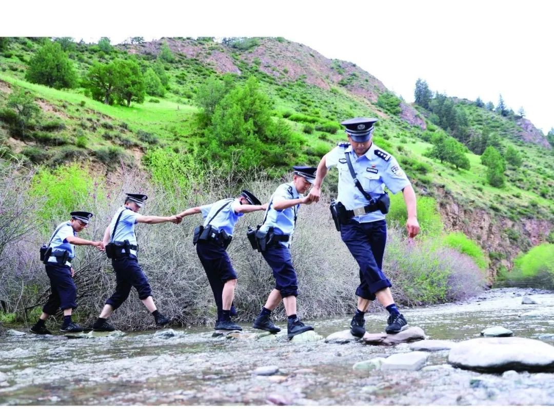 警察蓝生态绿,警察蓝守护安全