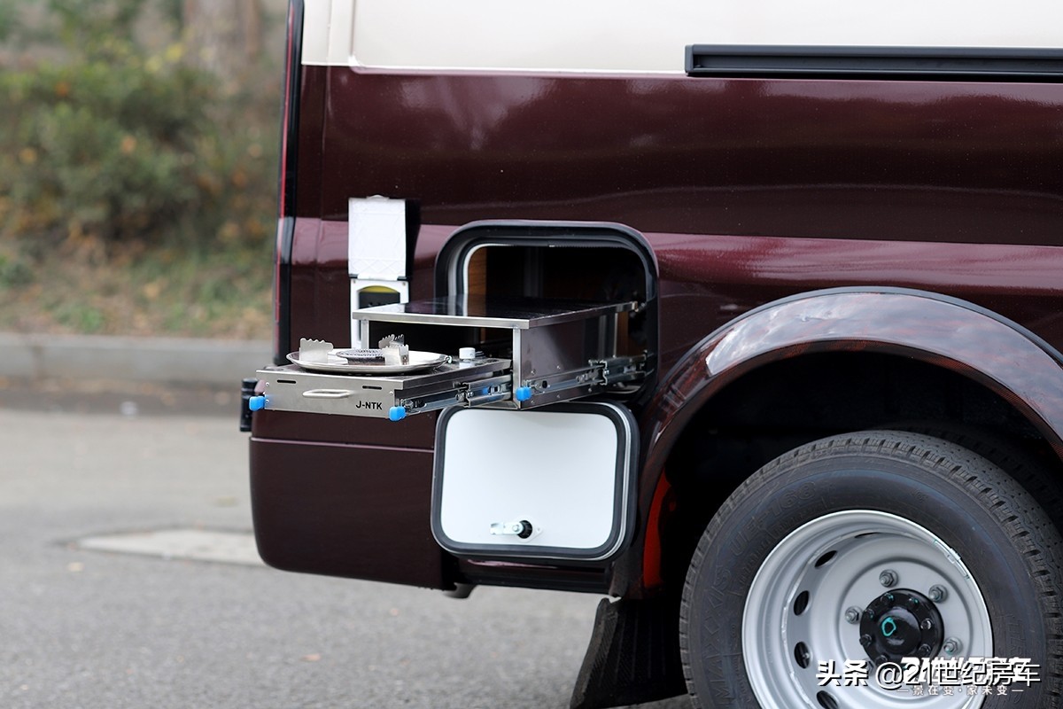 福特商务旅游一体的豪华房车,福特黑骑士商旅两用房车