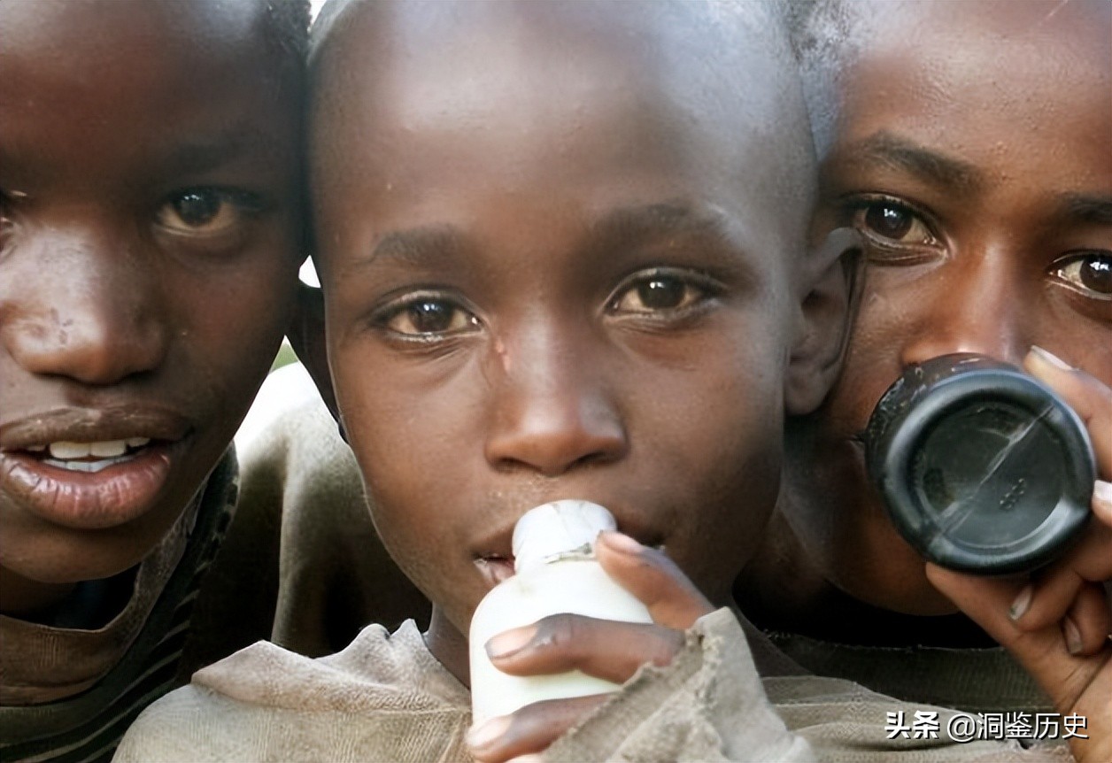 2018年非洲“先知”卖万能神药,用柠檬水兑汽油,一年狂捞1000万