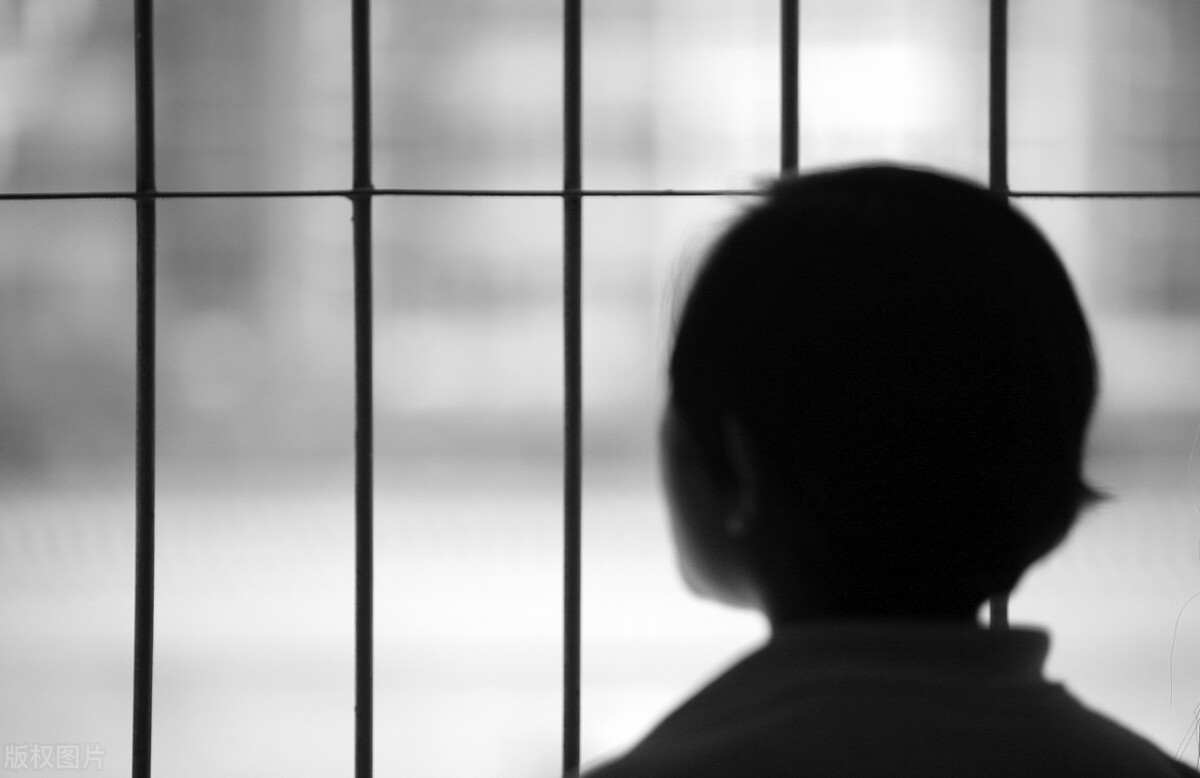 故事：千里之外的女儿，手上莫名的伤痕，让她看出了端倪