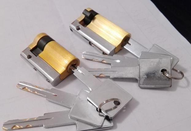 防盗门指纹锁安全还是普通锁安全,防盗门安装指纹锁好还是钥匙锁好