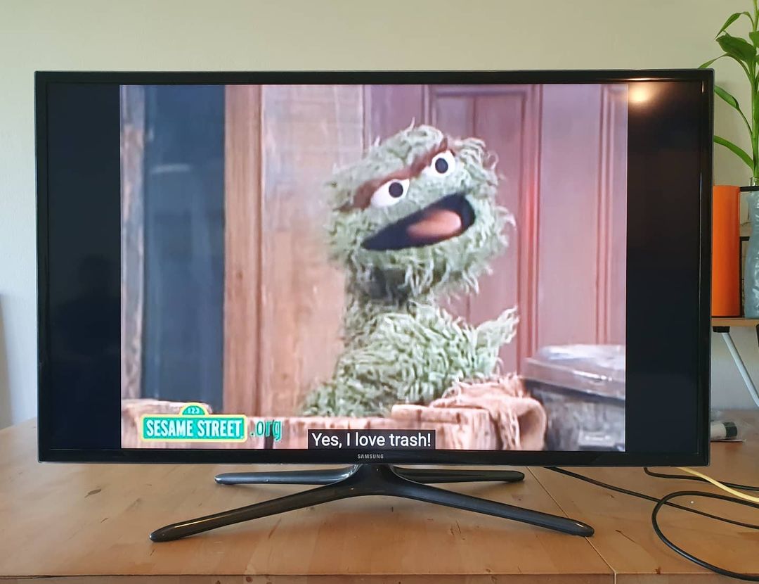 小哥为省钱在悉尼捡垃圾，年赚2万澳币，名包手机电脑随地捡？