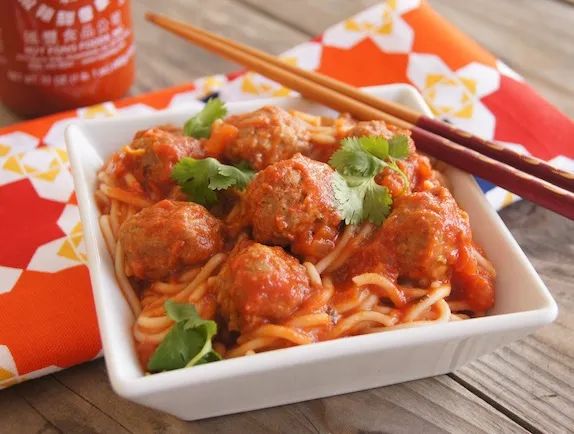 放下你手中的美食,老干妈里面的酱料