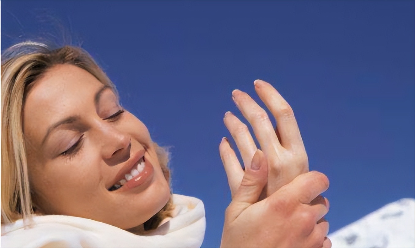 黛珂和薇诺娜防晒哪个更适合干皮,黛珂防晒霜适合哪种皮肤