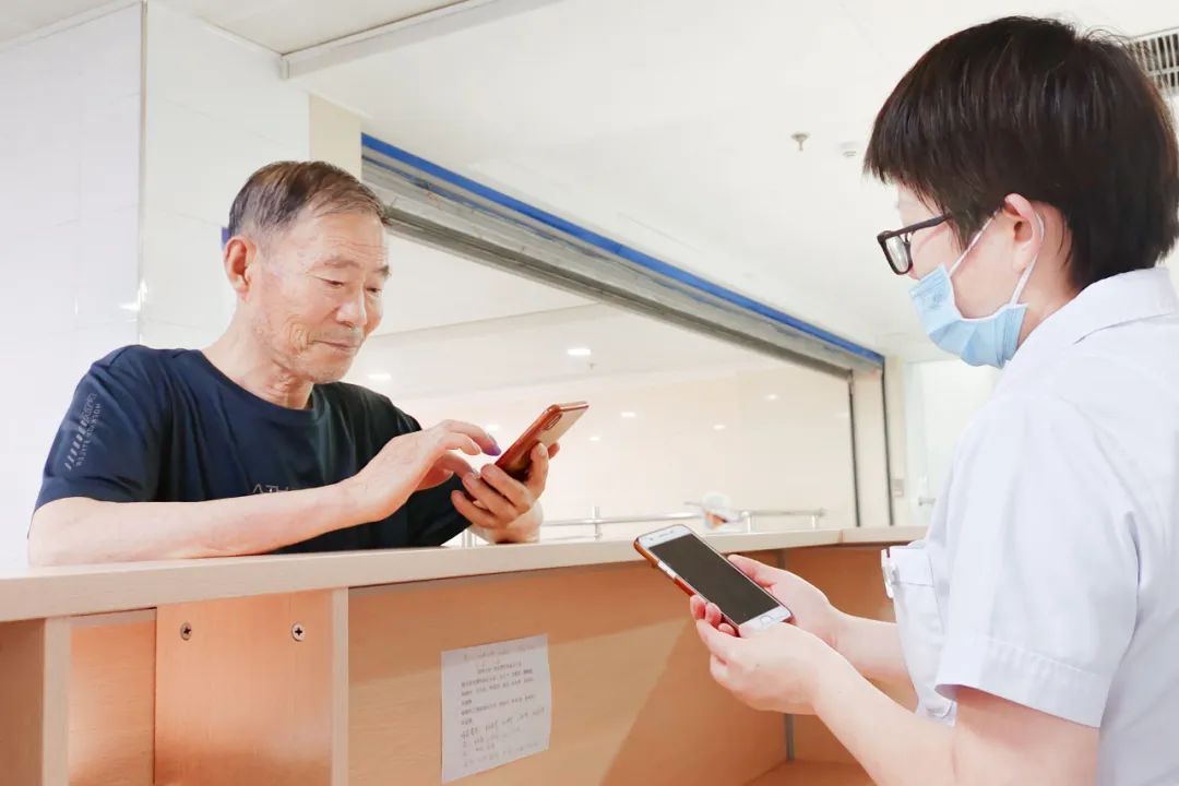 渭南市第一医院：“机”不可失帮粗心大爷找回手机