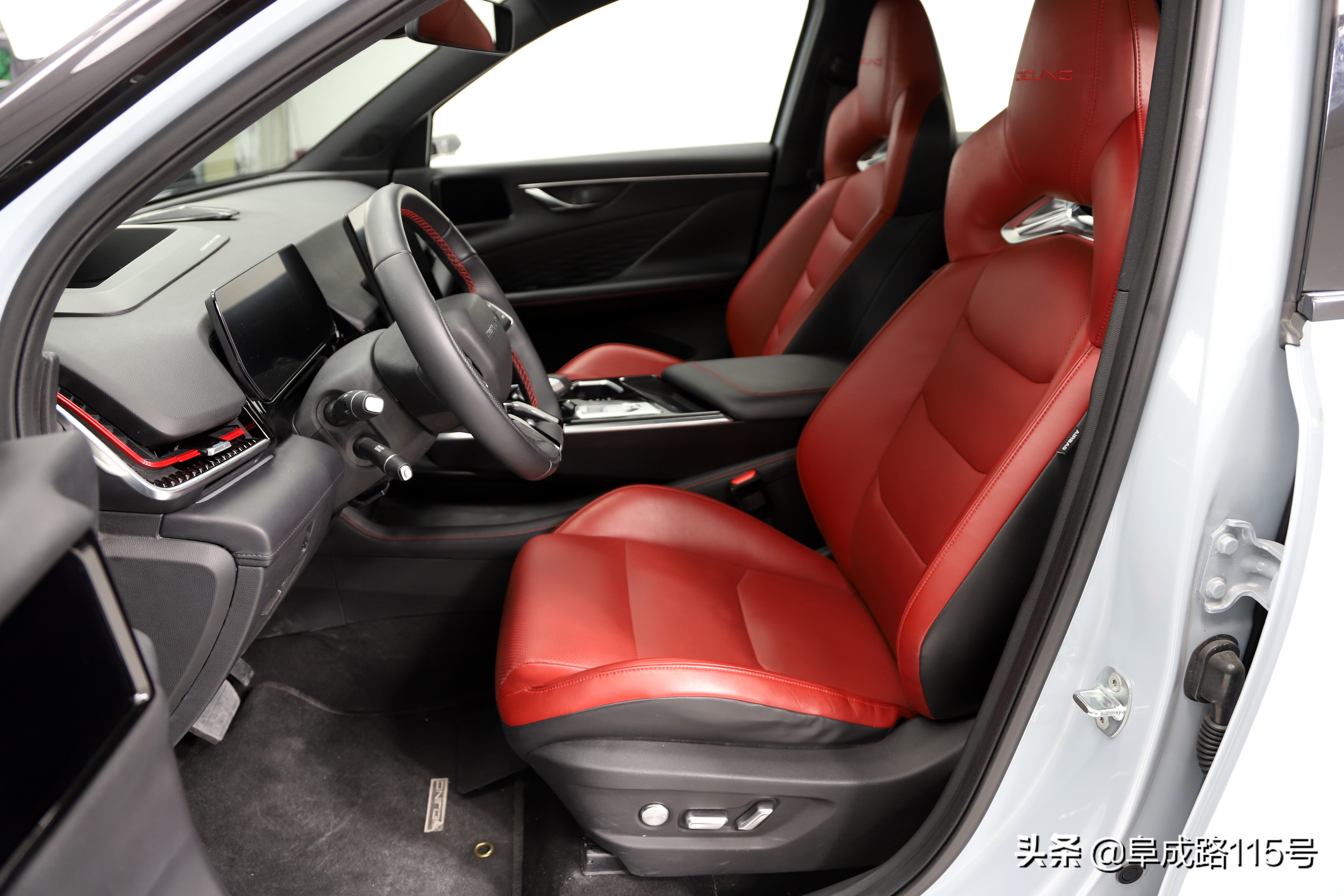 电子后视镜、鸿蒙OS车机这台叫魔方的北京特产有秘密