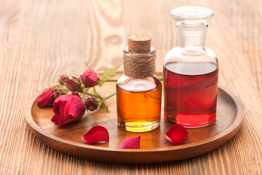 收缩毛孔美白淡斑抗皱精油配方,精油清洁黑头收缩毛孔