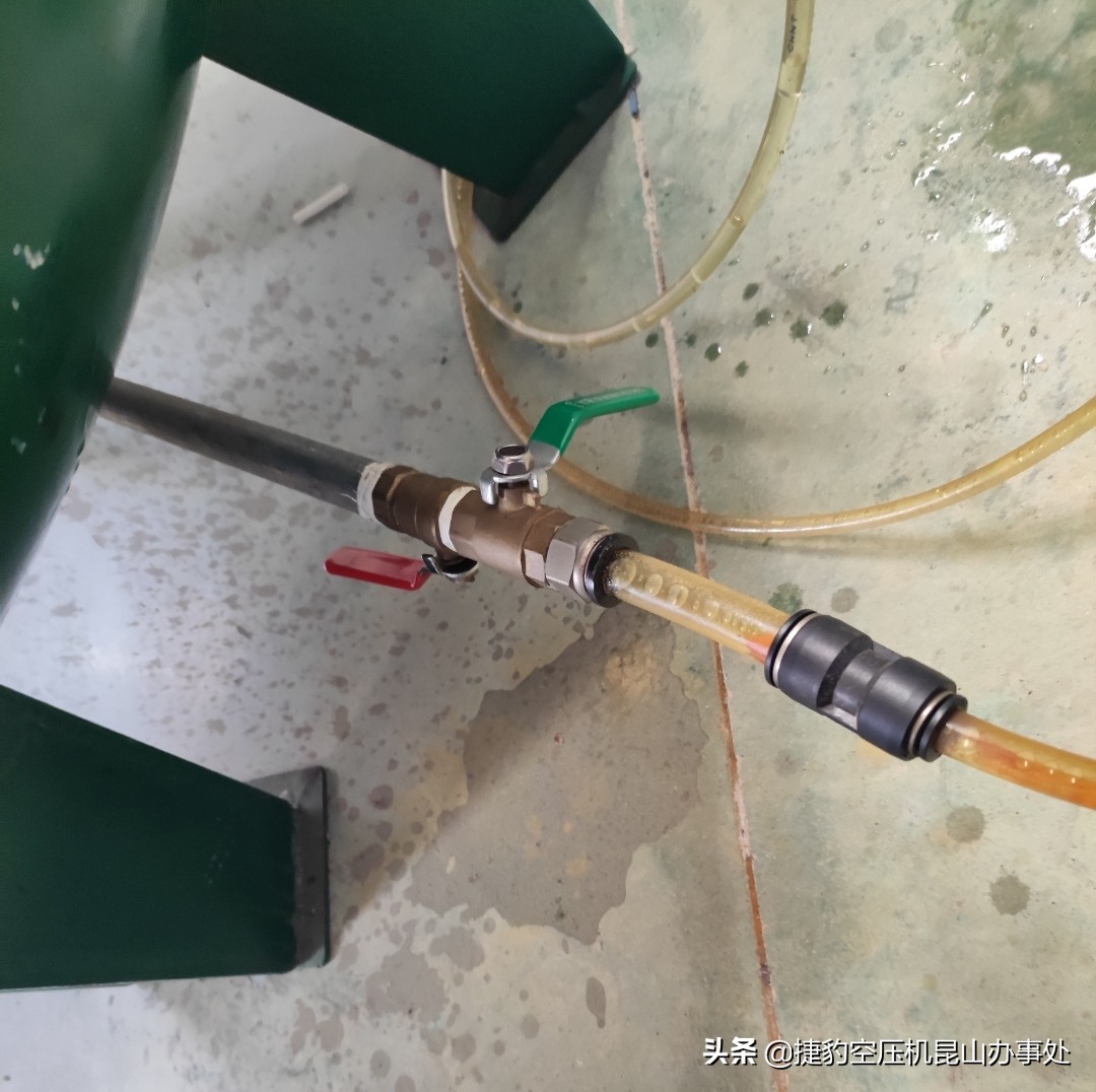 空压机空气含油量大如何解决,空压机压缩空气有油怎么办