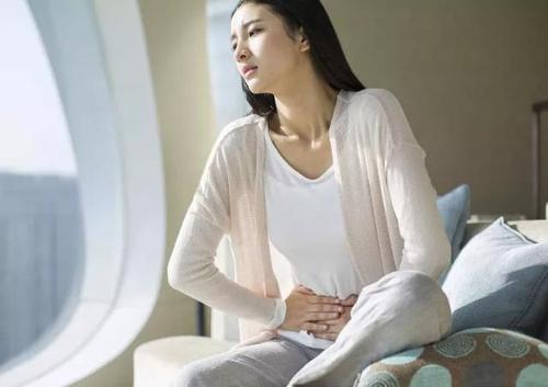 医生讲解来姨妈有血块是好还是坏,月经有血块什么原因中医解释