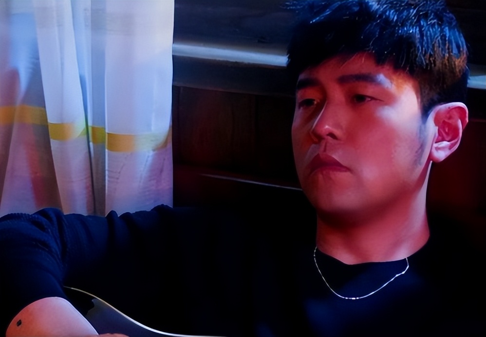 周杰伦被歌迷黑上热搜,天王被人嘲笑