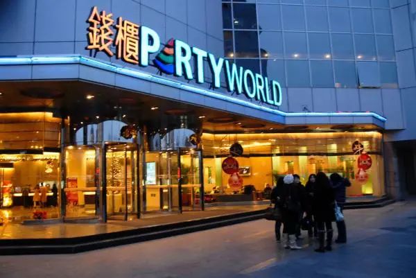 张一鸣前领导，裁员“保命”！昔日KTV的死对头，扛不住了