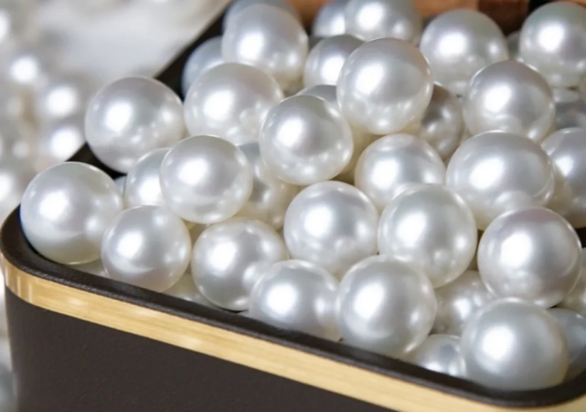 窦骁何超莲赌王合照,何超莲窦骁大婚戴的周大福首饰