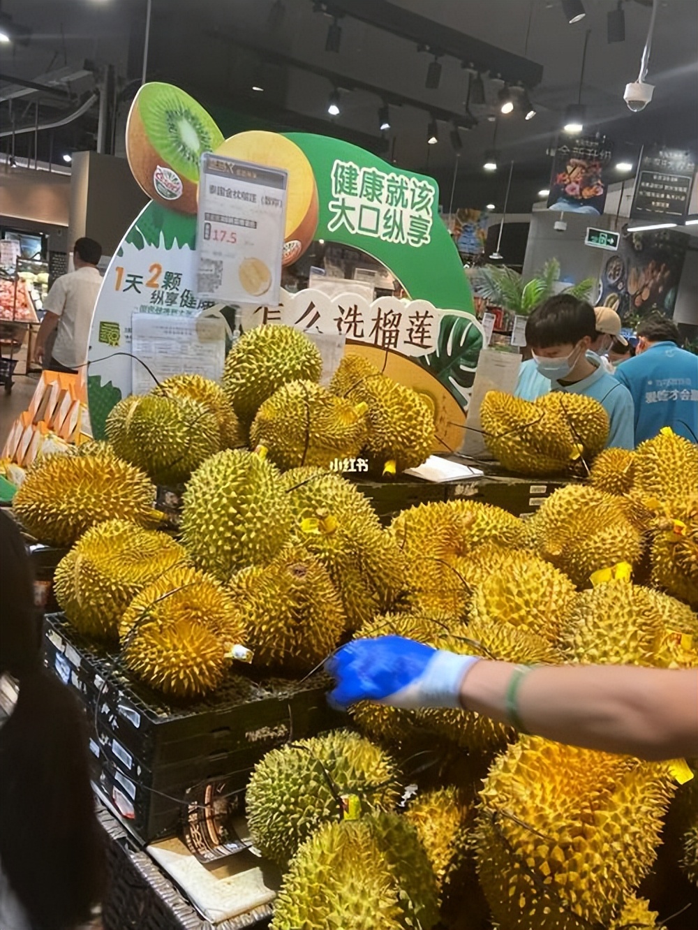 水果价格断崖式下跌,水果榴莲最低价