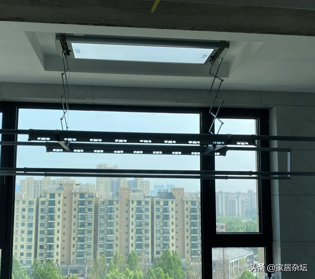 阳台吊顶多高装自动晾衣架比较好,阳台吊顶和自动晾衣架哪个先安装