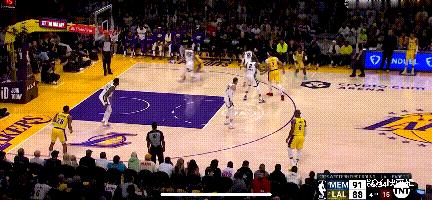 众人评价詹姆斯关键绝平2分,詹姆斯绝平三分踩线引争议