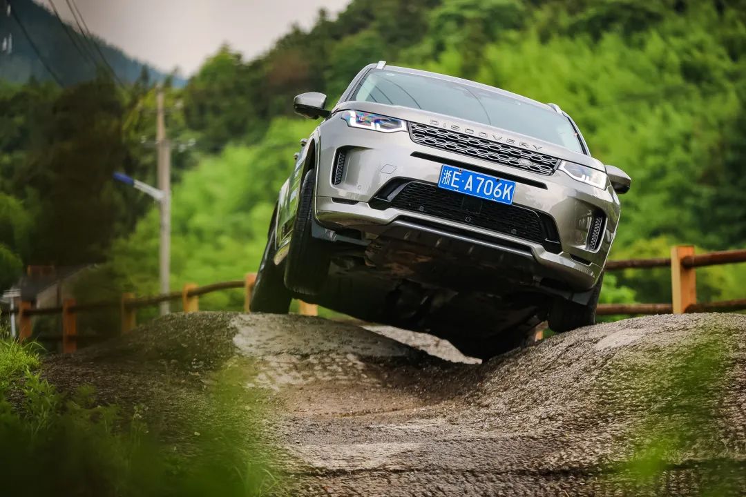 路虎发现5和发现运动有啥区别,路虎发现运动有越野能力吗