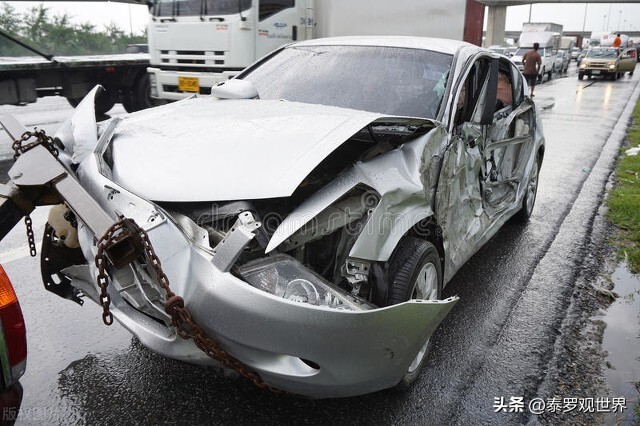 四川重大交通事故最新消息,四川面包车翻下公路路基致6死4伤