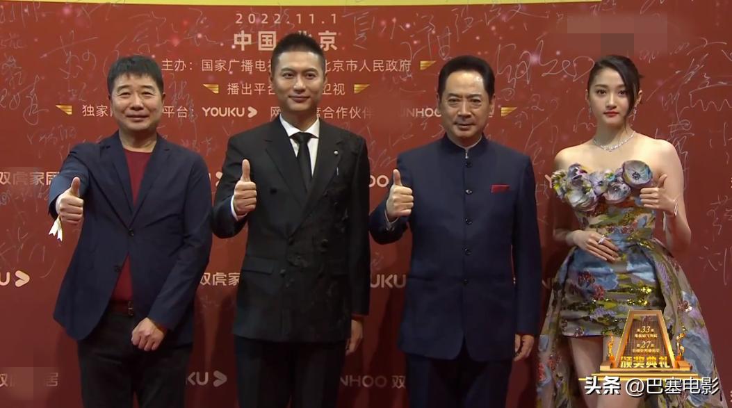 关晓彤走红毯造型被吐槽,关晓彤走路霸气走红毯