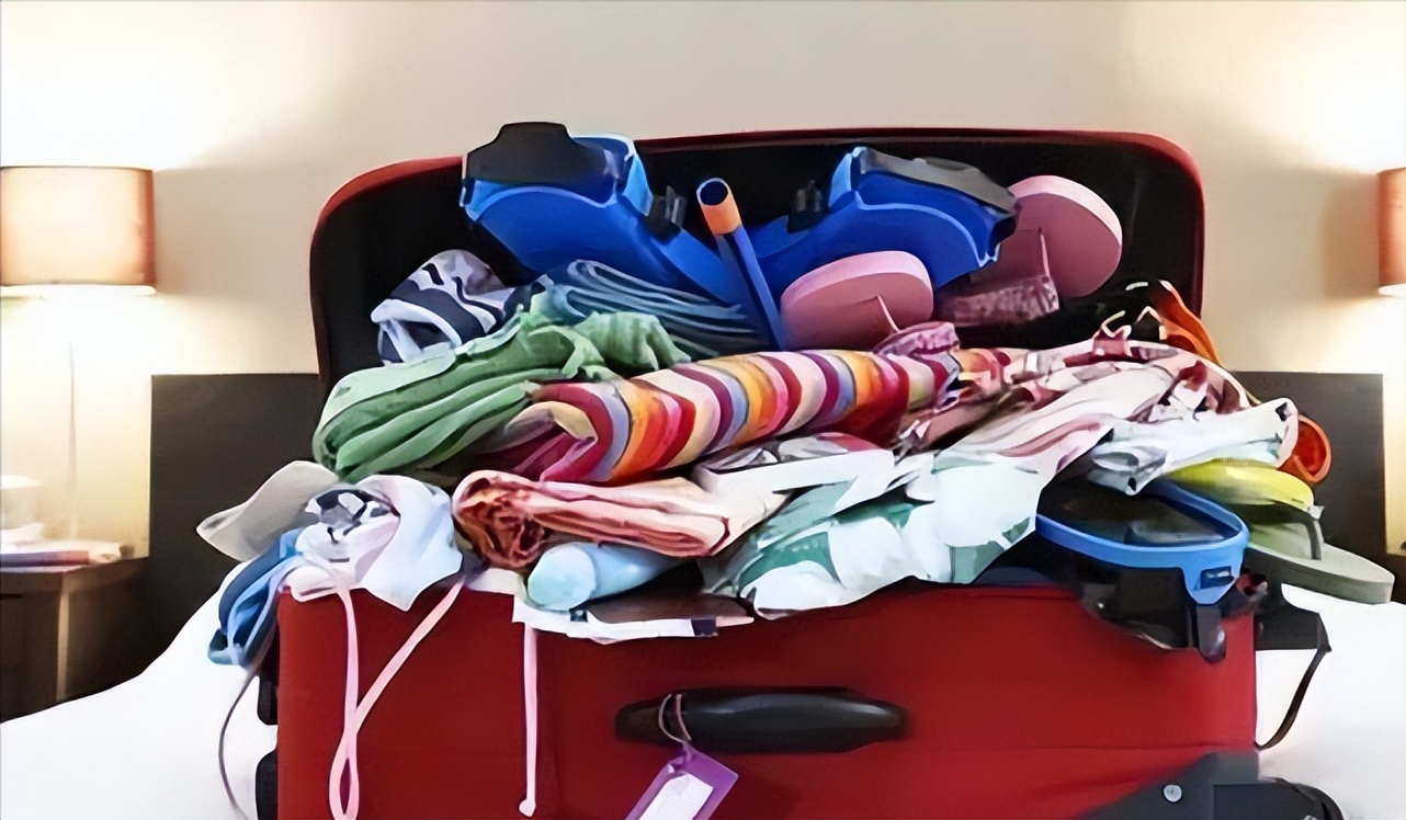 跟团四日游需要带的物品,跟团出去玩五天需要带行李箱吗