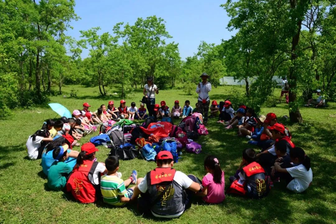 孩子内向性格怎么改善具体方法,孩子太内向的话怎么引导他