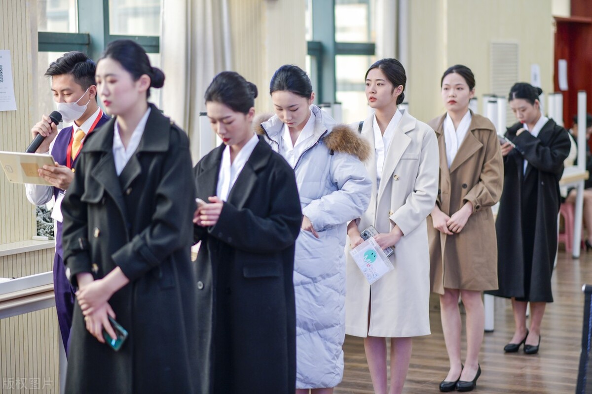 大学没毕业可以考社区工作者吗,大学没毕业可以参加公务员笔试嘛