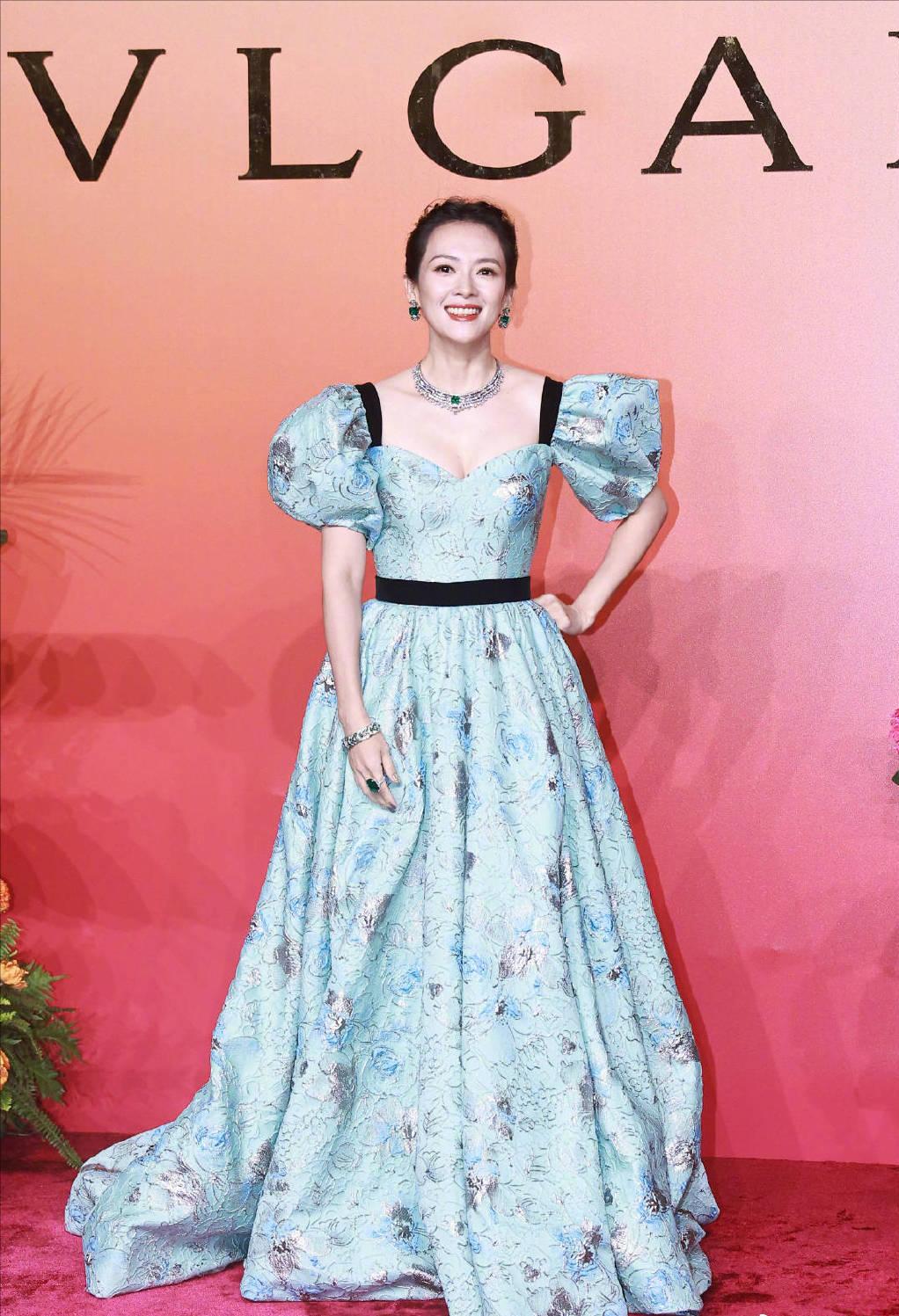 赵露思红毯一言难尽,赵露思倪妮红毯