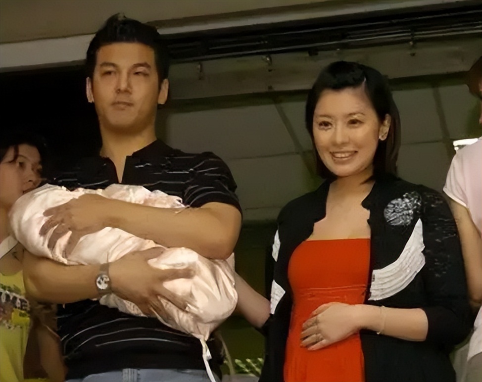 假装高贵、喜欢炫富、爱傍富豪，这些台湾女星活该没有好下场