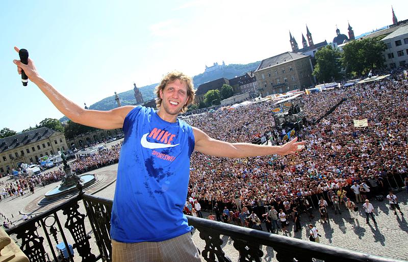 詹姆斯战胜勇士赛后咆哮,詹姆斯首次承认不能战胜勇士